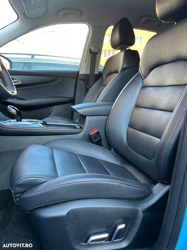 Second-hand MG HS Excite 162 CP (119 kW) 2024 Culoarealbastru SUV