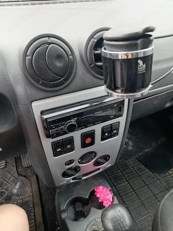 Utilizat 2005 Dacia Logan Berlinǎ | 1.000 EUR (Super Preț) - Imagine 1/4