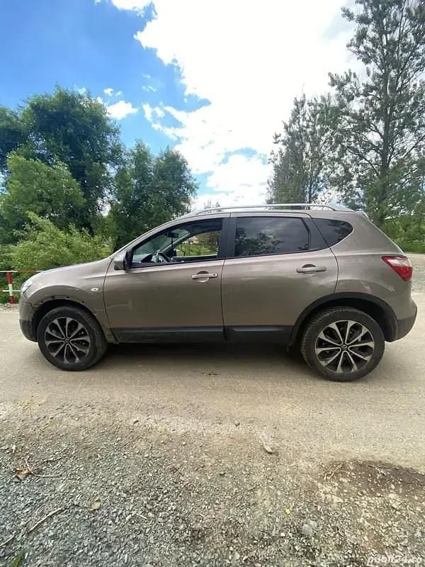 Utilizat 2011 Nissan Qashqai SUV | 4.500 EUR (Super Preț) - Imagine 1/4
