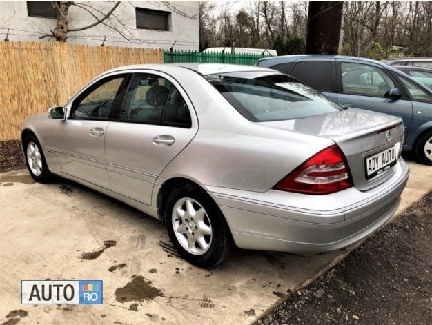 Second-hand Mercedes C180 143 CP (105 kW) 2004 Gri