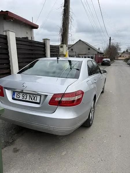 Second-hand Mercedes E200 136 CP (100 kW) 2010 Argintiu Berlinǎ