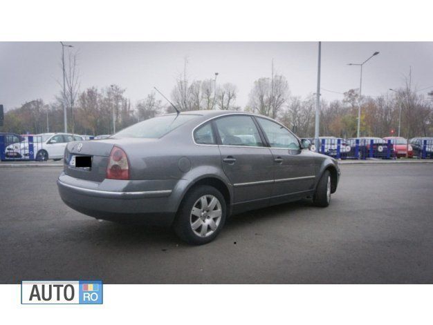 Second-hand VW Passat 131 CP (96 kW) 2005 Gri Berlinǎ