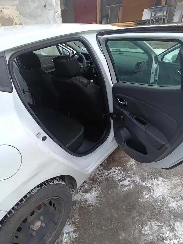 Second-hand Renault Clio IV 55 CP (40 kW) 2018 Alb Hatchback