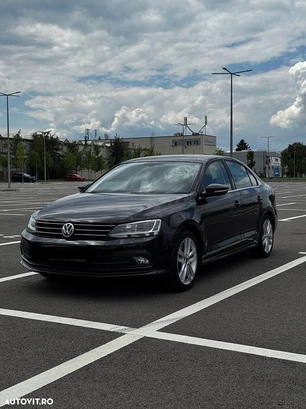 Negru Utilizat 2015 VW Jetta Comfortline Berlinǎ | 9.750 EUR (Puțin scump) - Imagine 1/4