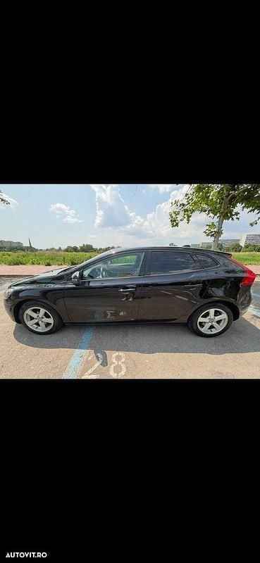 Negru Utilizat 2013 Volvo V40 Standard Break | 7.000 EUR (Preț OK) - Imagine 1/4