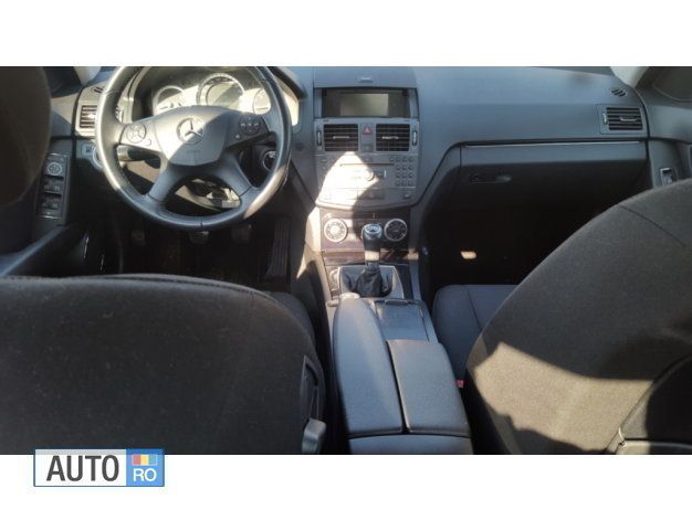 Second-hand Mercedes C200 136 CP (100 kW) 2010 Negru Cabrio