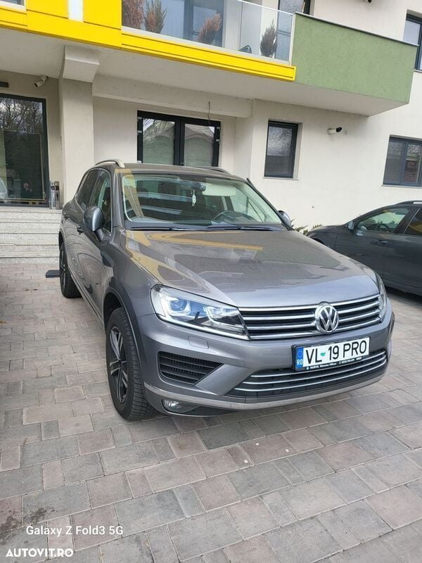 Gri Utilizat 2017 VW Touareg Mountain SUV | 22.500 EUR (Super Preț) - Imagine 1/4