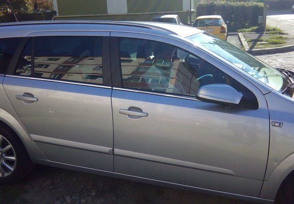 Gri metalizat Utilizat 2005 Opel Astra Break | 2.600 EUR (Puțin scump) - Imagine 1/4