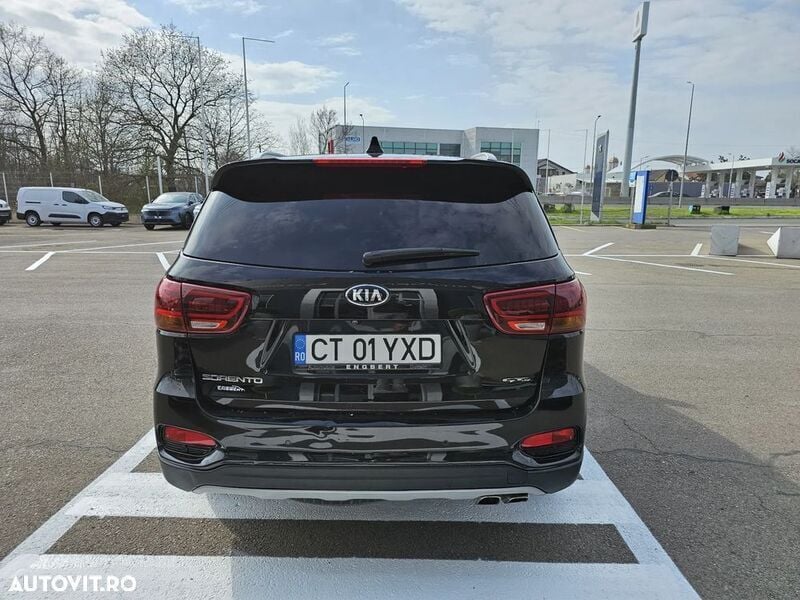 Second-hand Kia Sorento 200 CP (147 kW) 2017 Negru SUV