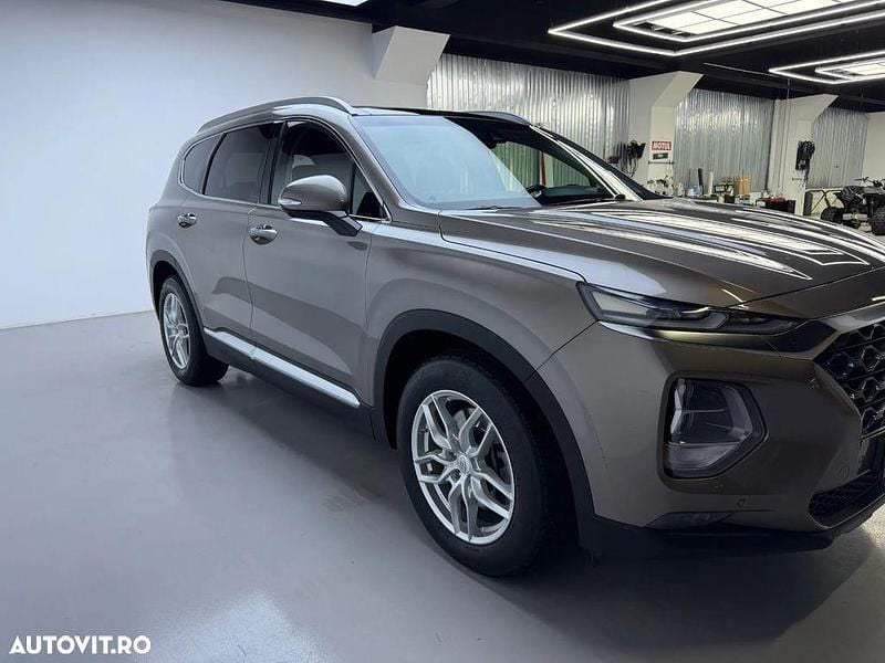 Second-hand Hyundai Santa Fe 200 CP (147 kW) 2019 Culoaremaro SUV