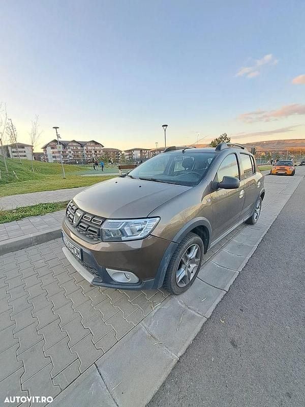 Culoaremaro Utilizat 2018 Dacia Sandero Stepway | 6.490 EUR (Preț bun) - Imagine 1/4