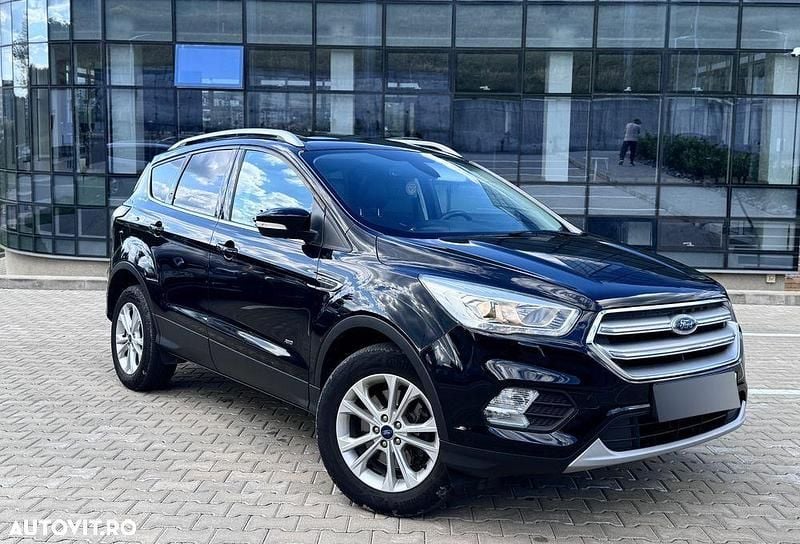 Culoarenegru Utilizat 2017 Ford Kuga Titanium SUV | 14.999 EUR (Preț OK) - Imagine 1/4