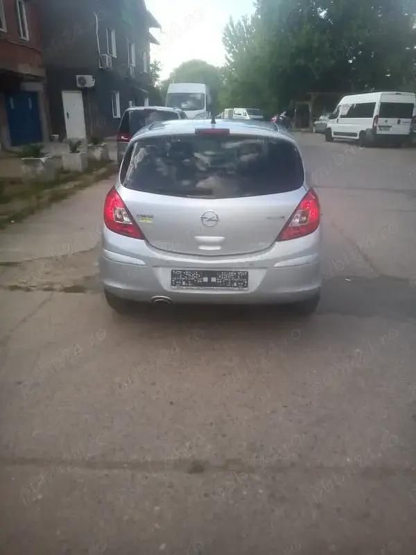 Second-hand Opel Corsa 75 CP (55 kW) 2011 Argintiu Hatchback