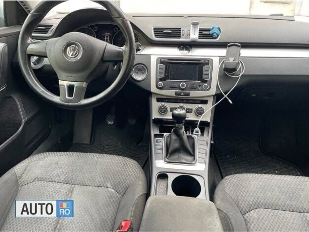 Gri Utilizat 2012 VW Passat Break | 5.000 EUR (Preț bun) - Imagine 1/4