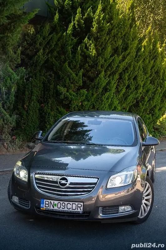 Second-hand Opel Insignia 220 CP (161 kW) 2011 Gri Hatchback