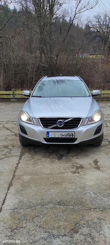 Culoareargint Second-hand 2011 Volvo XC60 Momentum SUV | 8.750 EUR (Preț OK) - Imagine 1/4
