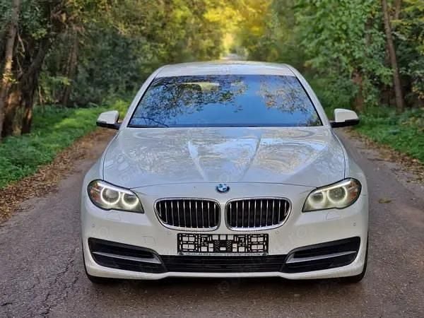 Second-hand BMW 520 184 CP (135 kW) 2014 Berlinǎ