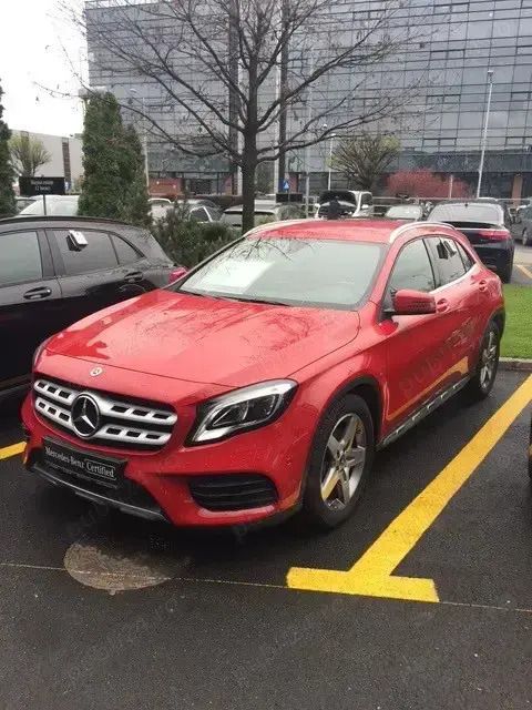 Rosu Utilizat 2017 Mercedes GLA220 SUV | 24.100 EUR (Scump) - Imagine 1/4