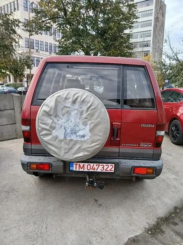 Second-hand Isuzu Trooper 156 CP (114 kW) 2000 Rosu SUV