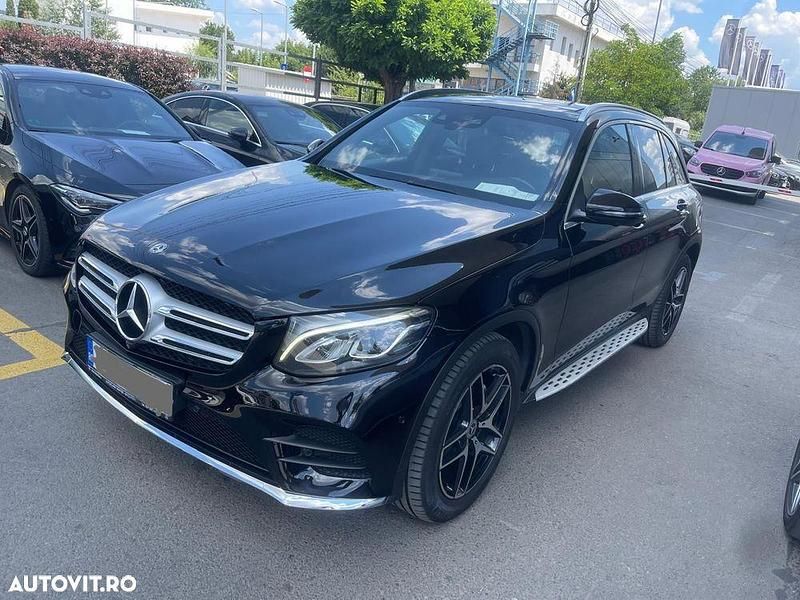 Culoarenegru Utilizat 2017 Mercedes GLC220 AMG line SUV | 27.500 EUR (Puțin scump) - Imagine 1/4