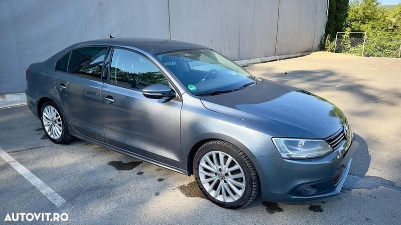 Gri Utilizat 2012 VW Jetta Comfortline Berlinǎ | 6.500 EUR (Preț OK) - Imagine 1/4