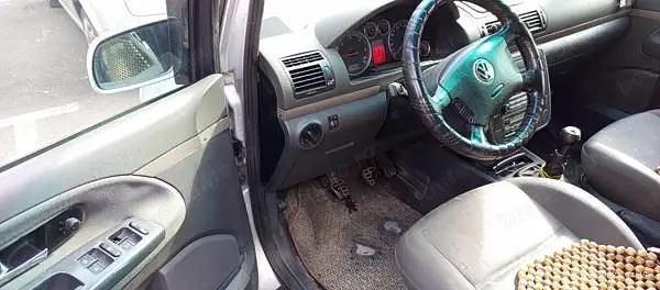 Second-hand VW Sharan 116 CP (85 kW) 2002 Gri Monovolum