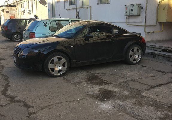 Second-hand Audi TT Sport 225 CP (165 kW) 2000 Negru metalizat Coupe
