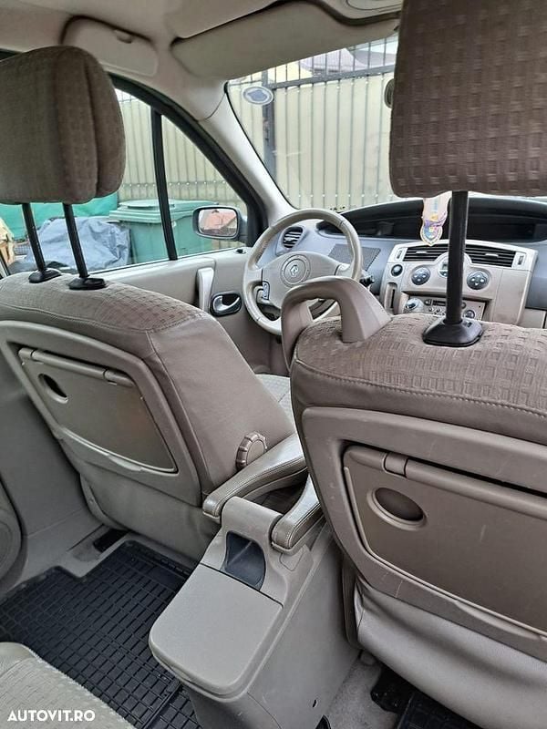 Second-hand Renault Scénic II Privilege 120 CP (88 kW) 2004 Culoareverde Monovolum