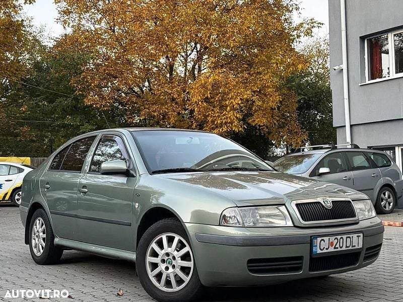 Culoareverde Utilizat 2002 Skoda Octavia Elegance Hatchback | 2.500 EUR (Preț OK) - Imagine 1/4