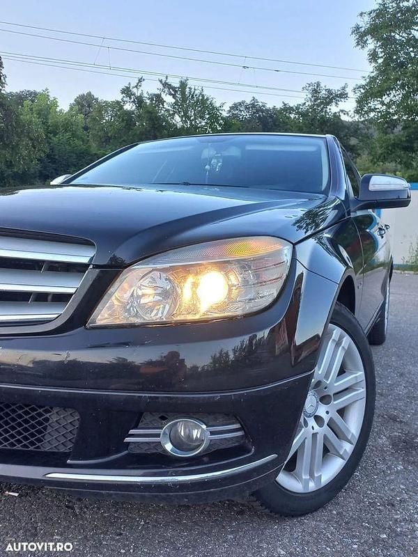 Second-hand Mercedes C200 Avantgarde 183 CP (134 kW) 2008 Culoarenegru Berlinǎ