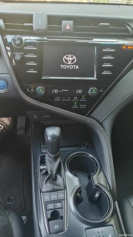 Second-hand Toyota Camry 222 CP (163 kW) 2020 Berlinǎ