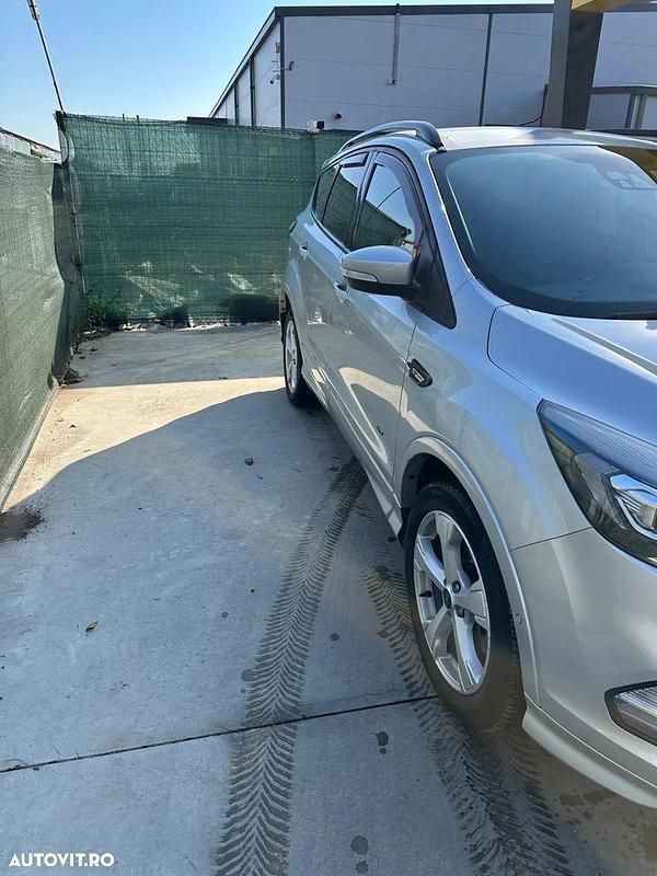 Second-hand Ford Kuga ST-Line 180 CP (132 kW) 2019 Culoareargint SUV