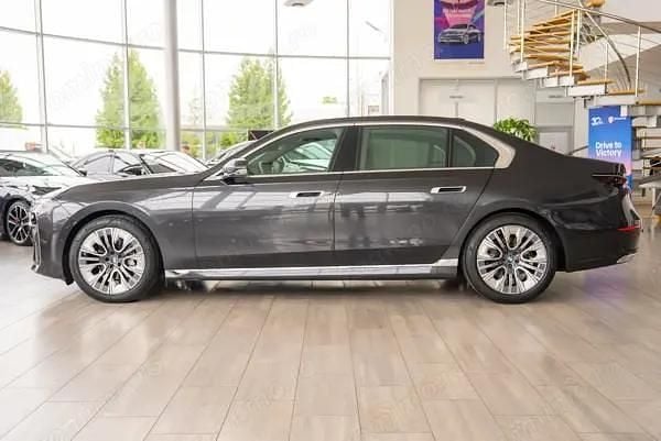 Second-hand BMW 740 300 CP (220 kW) 2024 Gri Berlinǎ