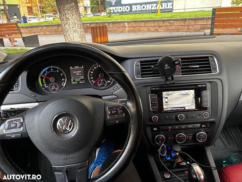 Culoarenegru Utilizat 2013 VW Jetta Highline Berlinǎ | 7.000 EUR (Preț OK) - Imagine 1/4