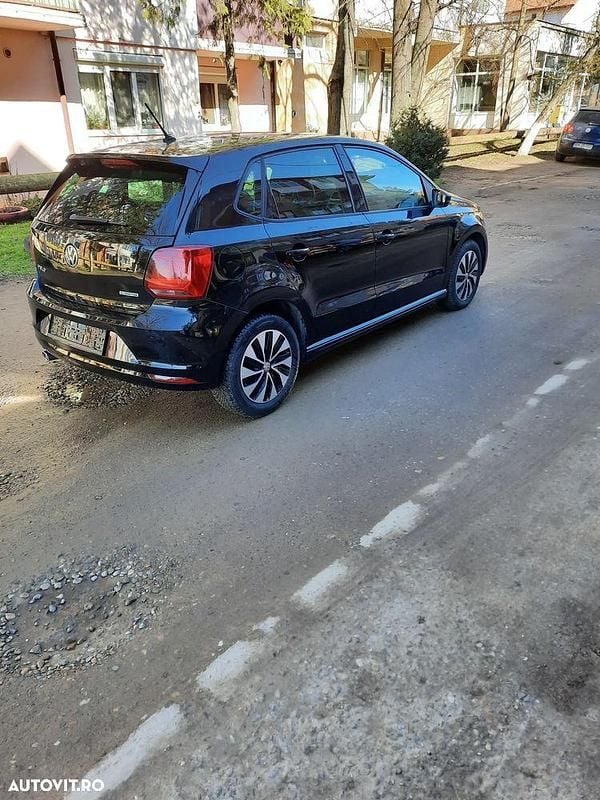 Second-hand VW Polo Comfortline 90 CP (66 kW) 2015 Culoarenegru