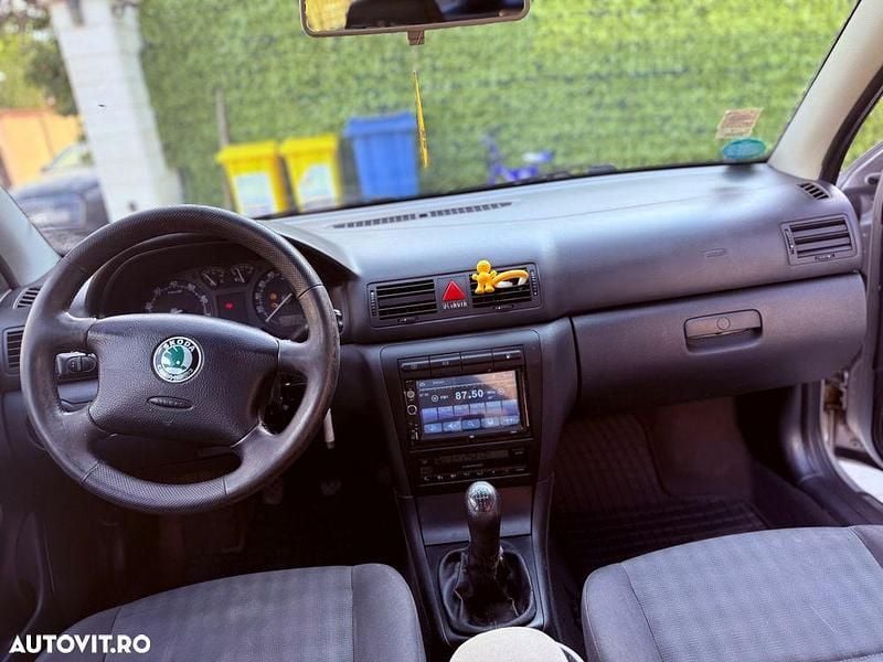 Culoareargint Utilizat 2006 Skoda Octavia Ambiente Break | 1.299 EUR (Super Preț) - Imagine 1/4