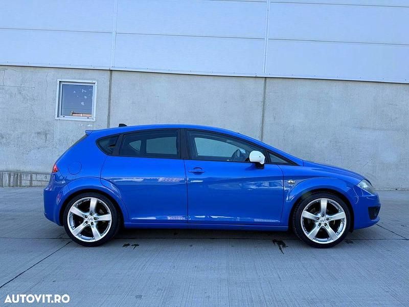 Second-hand Seat Leon Ecomotive 105 CP (77 kW) 2011 Culoarealbastru Hatchback