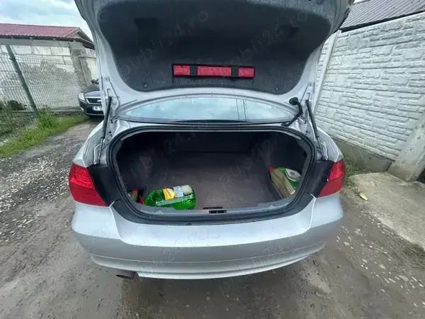 Utilizat 2011 BMW 318 Berlinǎ | 6.300 EUR (Puțin scump) - Imagine 1/4