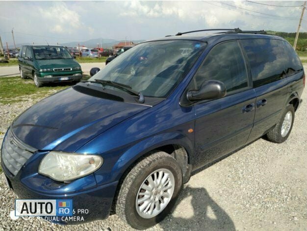 Albastru marin Utilizat 2006 Chrysler Voyager Monovolum | 2.650 EUR - Imagine 1/4