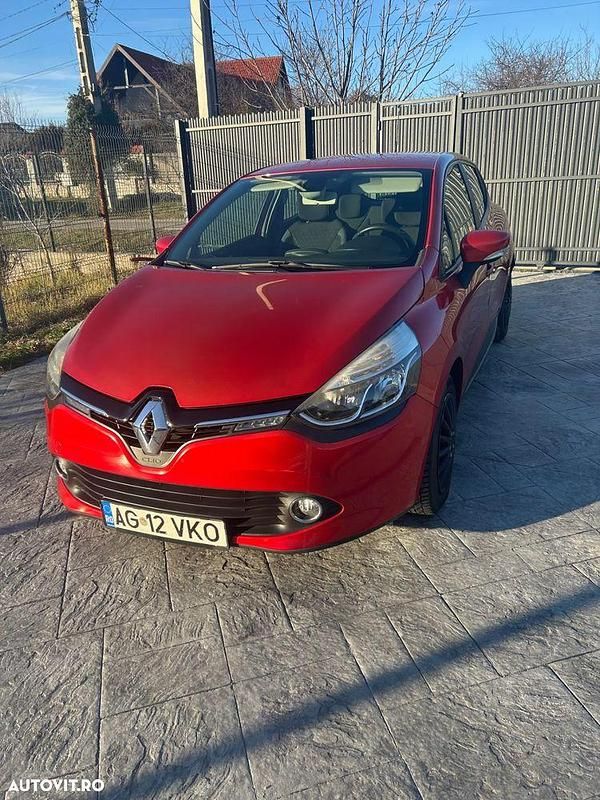 Culoarerosu Utilizat 2015 Renault Clio IV Intens Hatchback | 9.000 EUR (Puțin scump) - Imagine 1/4