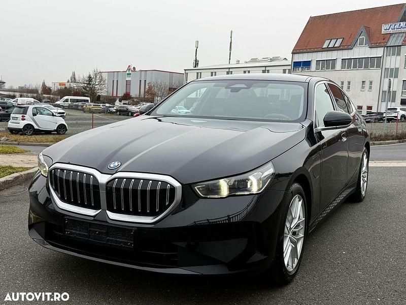 Culoarenegru Second-hand 2024 BMW 530e Comfort Edition Berlinǎ | 48.500 EUR - Imagine 1/4