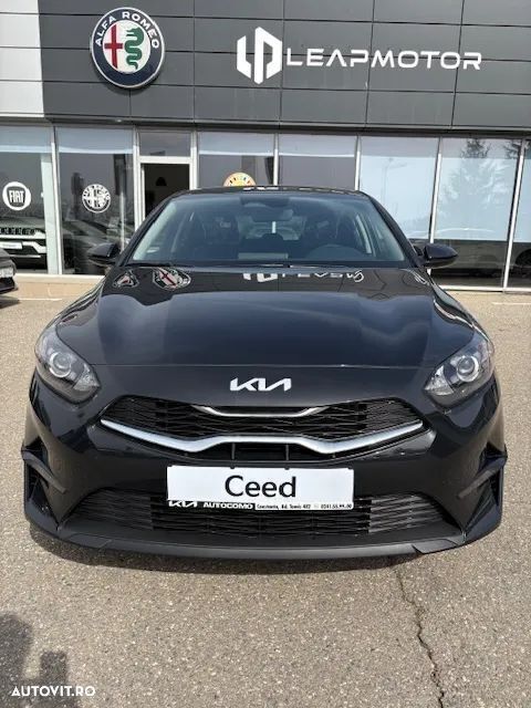Negru Nouă 2024 Kia Ceed Best Hatchback | 22.147 EUR (Scump) - Imagine 1/4