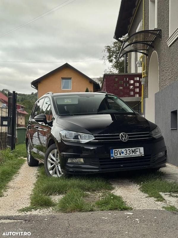 Culoarenegru Utilizat 2016 VW Touran Comfortline Monovolum | 6.999 EUR (Preț bun) - Imagine 1/4
