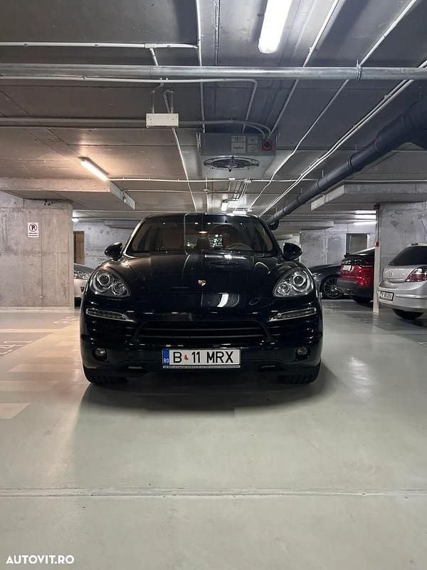 Culoarenegru Utilizat 2012 Porsche Cayenne SUV | 22.850 EUR (Preț bun) - Imagine 1/4