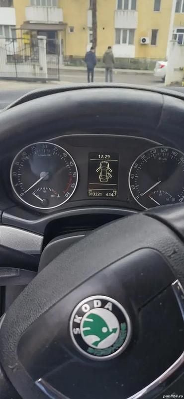 Second-hand 2011 Skoda Octavia Hatchback | 4.700 EUR (Scump) - Imagine 1/4