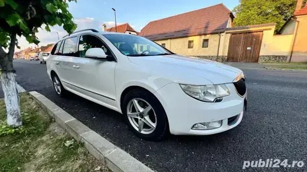 Alb Utilizat 2010 Skoda Superb Break | 4.200 EUR (Preț bun) - Imagine 1/4