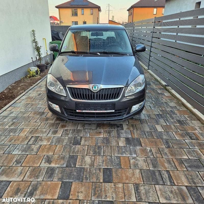 Culoaregri Second-hand 2011 Skoda Fabia Colour Edition Hatchback | 2.990 EUR (Preț OK) - Imagine 1/4