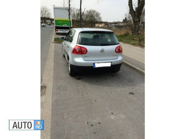 Argintiu Utilizat 2004 VW Golf IV Hatchback | 3.950 EUR - Imagine 1/4