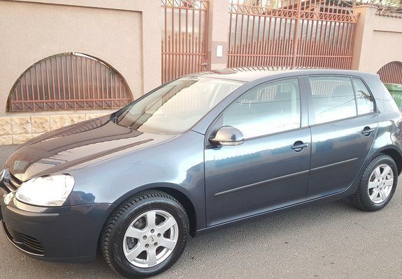 Gri Utilizat 2005 VW Golf V Hatchback | 3.590 EUR (Puțin scump) - Imagine 1/4
