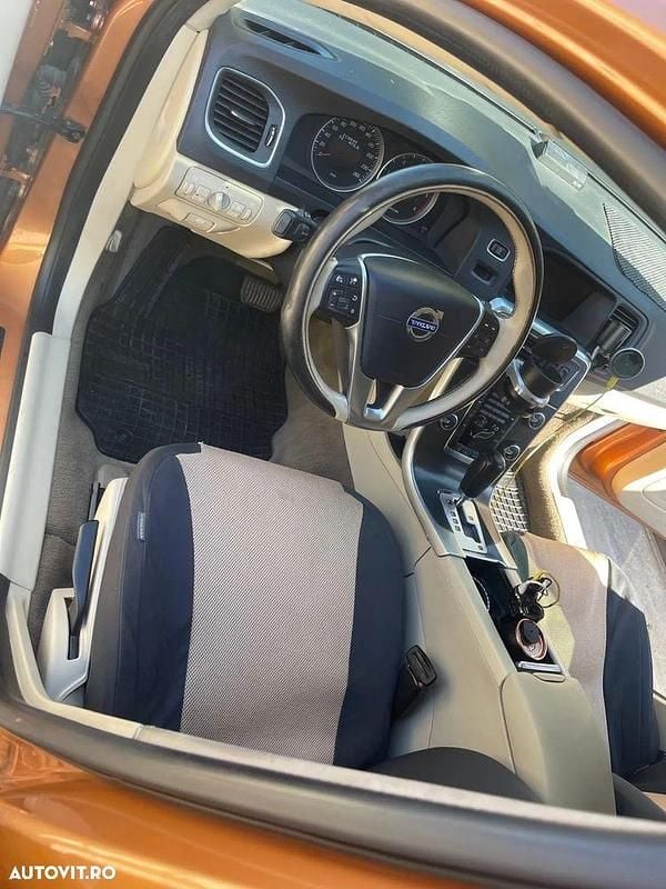 Portocaliu Utilizat 2011 Volvo S60 Momentum Berlinǎ | 7.600 EUR (Preț bun) - Imagine 1/4